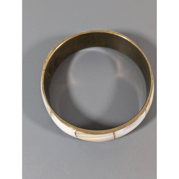 Vintage Brass White Shell Inlay Bangle Bracelet Beachy Tribal Coastal 8.5" - Picture 3 of 12